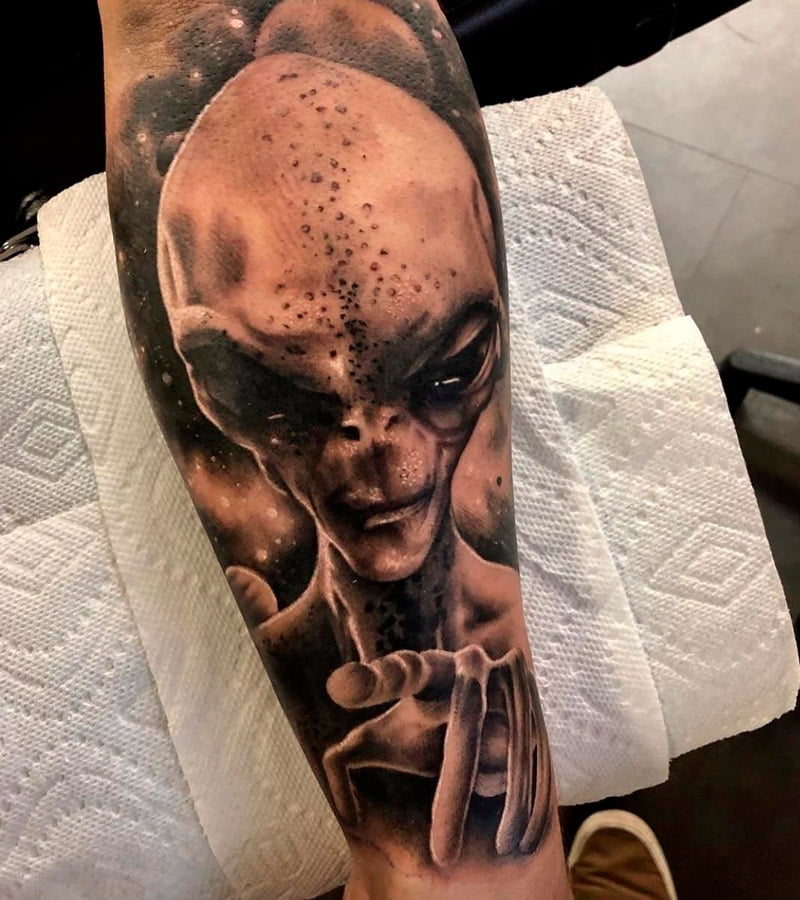 tatuajes de aliens y marcianos para hombres 4