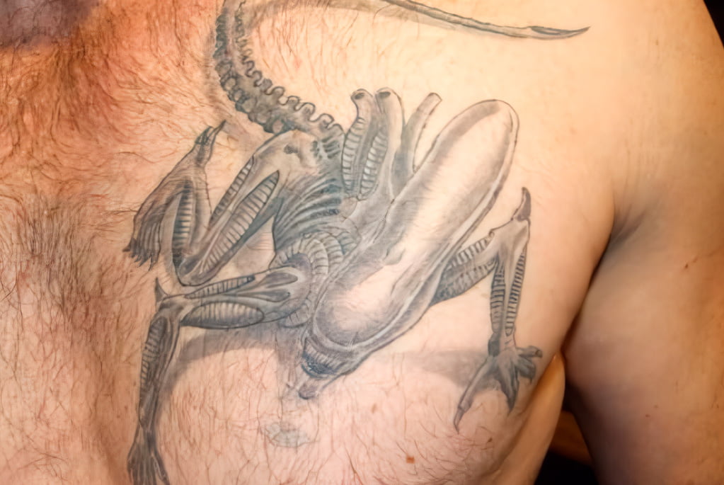 tatuajes de aliens y marcianos para hombres 6