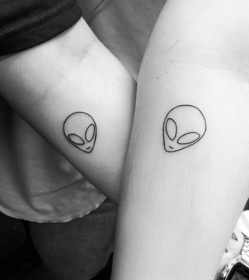 tatuajes de aliens y marcianos para parejas 11
