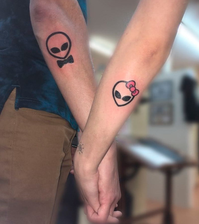 tatuajes de aliens y marcianos para parejas 12