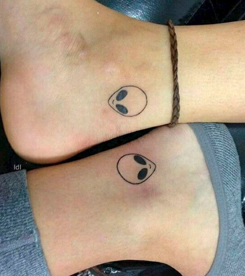 tatuajes de aliens y marcianos para parejas 2