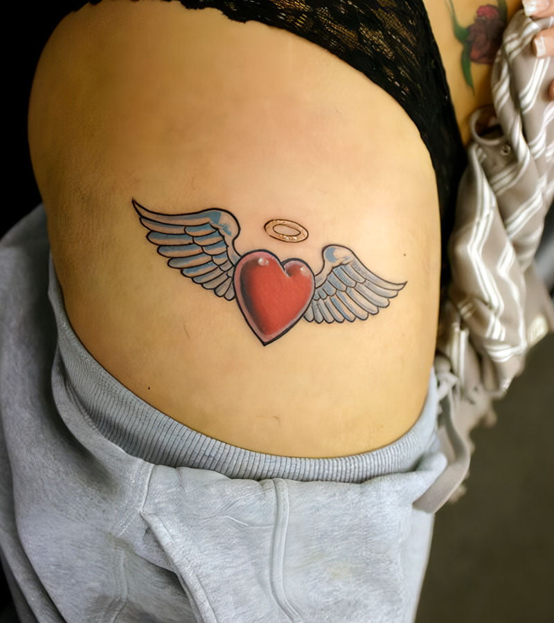 tatuajes de corazones con alas 1
