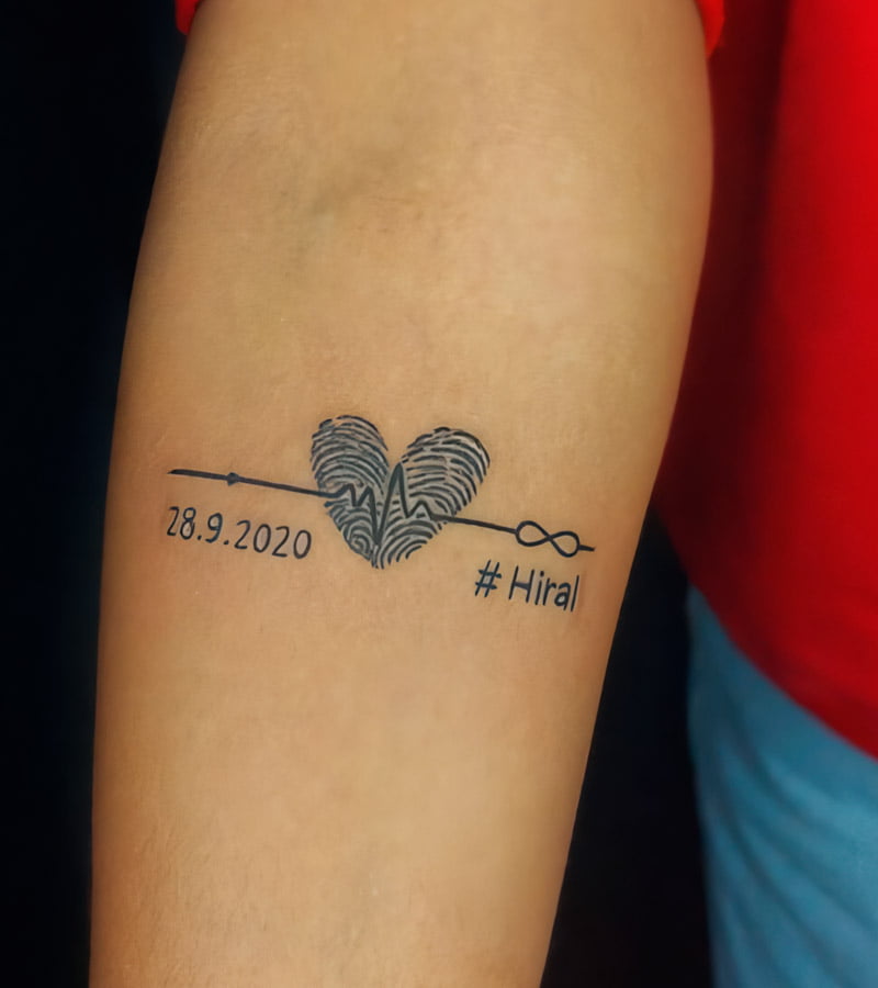 tatuajes de huellas dactilares en forma de corazon 14