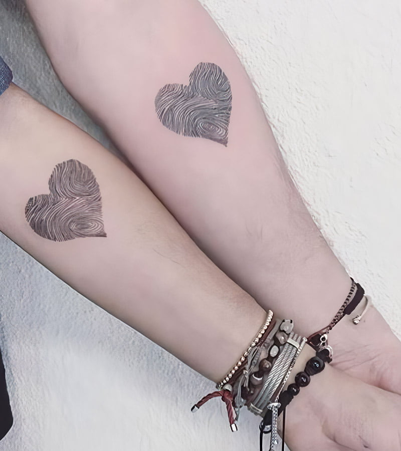 tatuajes de huellas dactilares para parejas 11