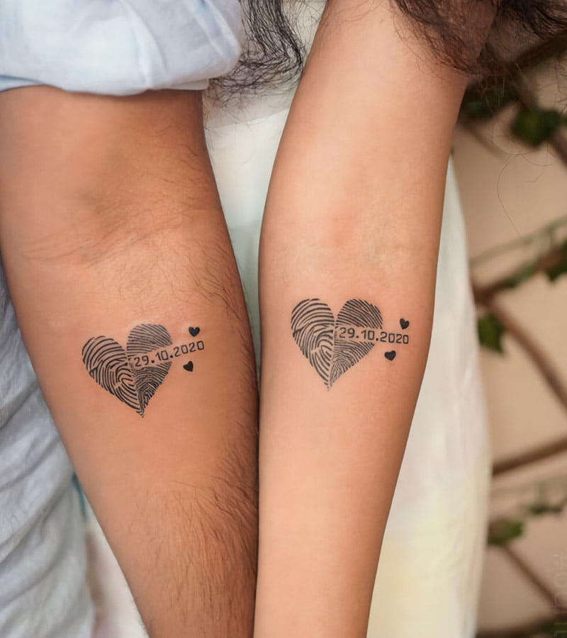 tatuajes de huellas dactilares para parejas 15