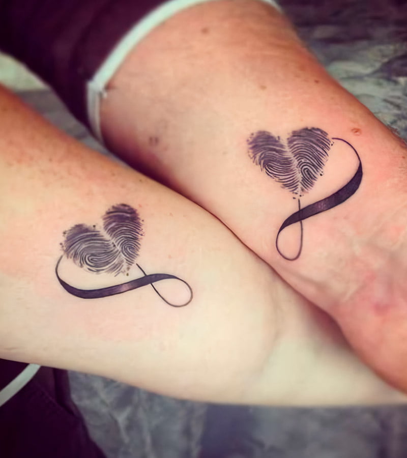 tatuajes de huellas dactilares para parejas 17