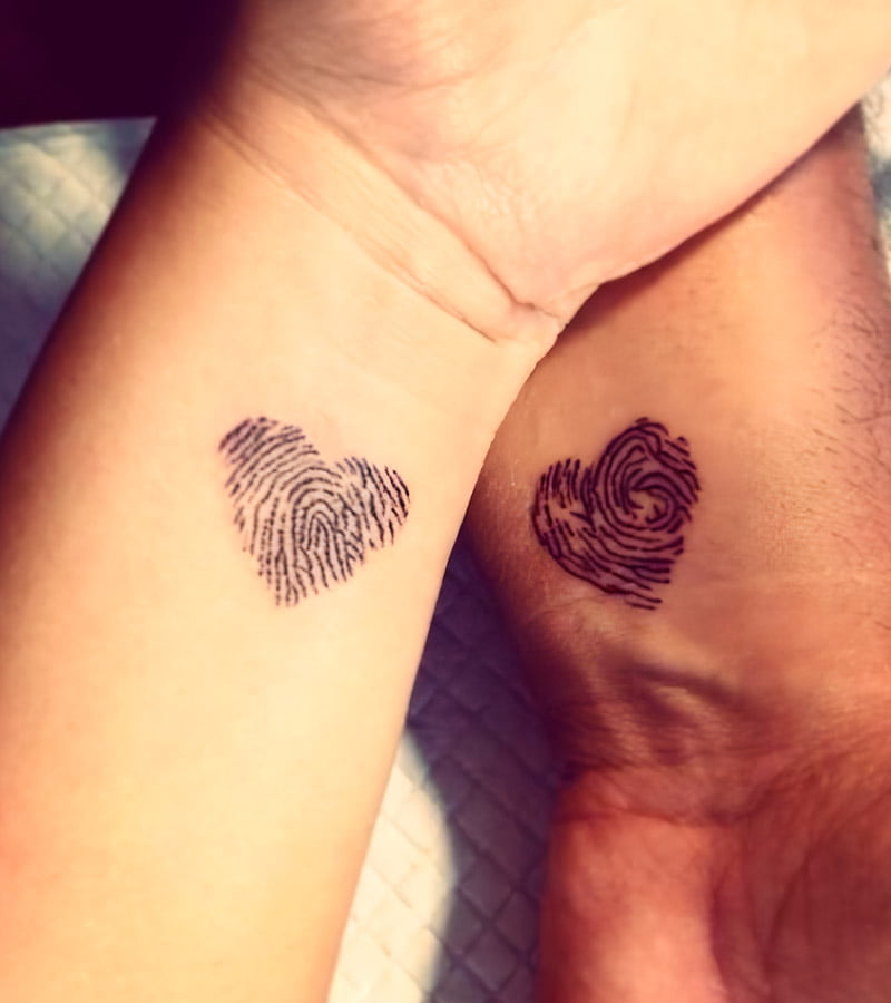 tatuajes de huellas dactilares para parejas 18