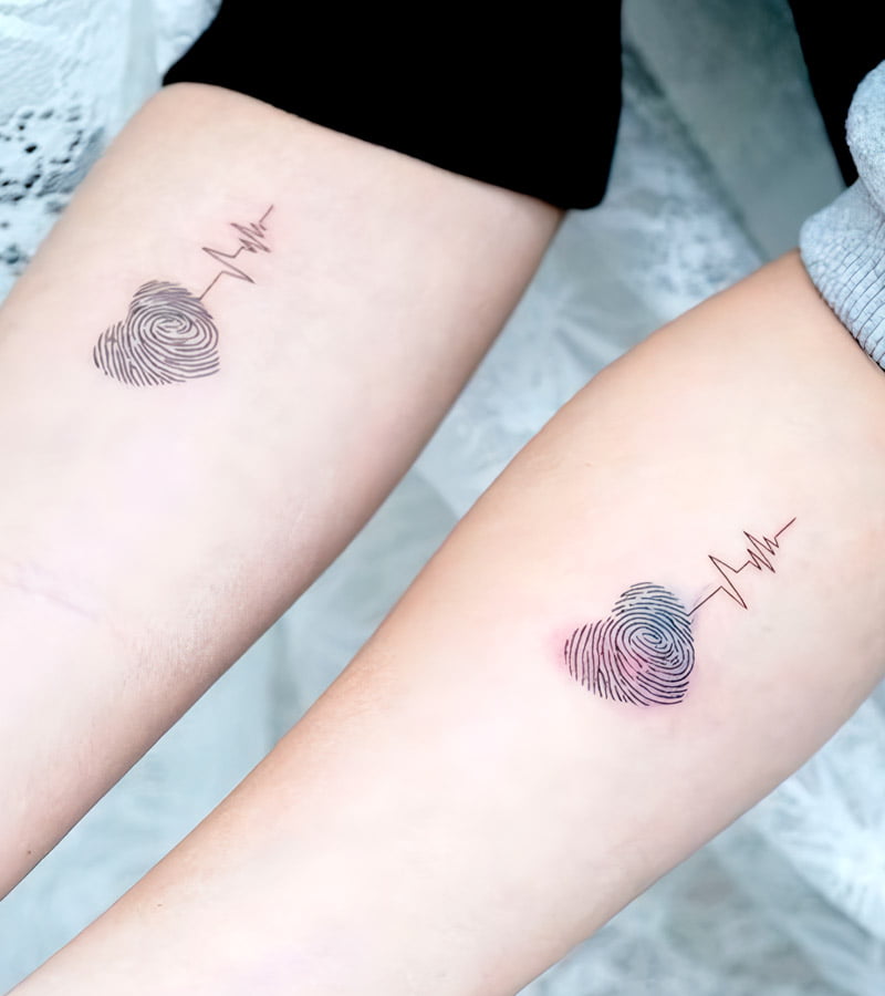 tatuajes de huellas dactilares para parejas 19