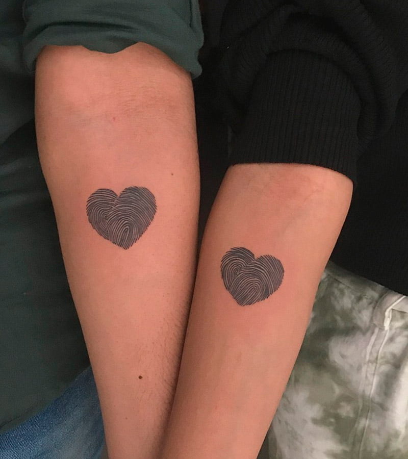 tatuajes de huellas dactilares para parejas 4