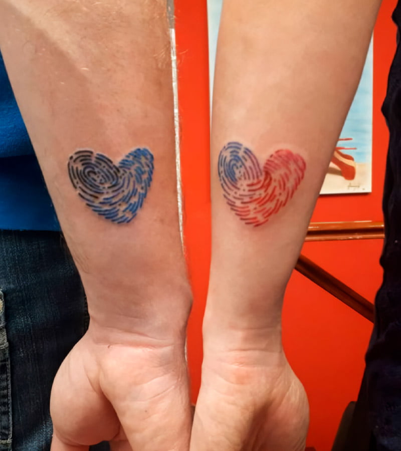 tatuajes de huellas dactilares para parejas 7