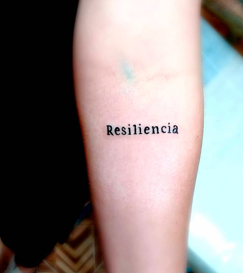 tatuajes de resiliencia estilo maquina de escribir 8