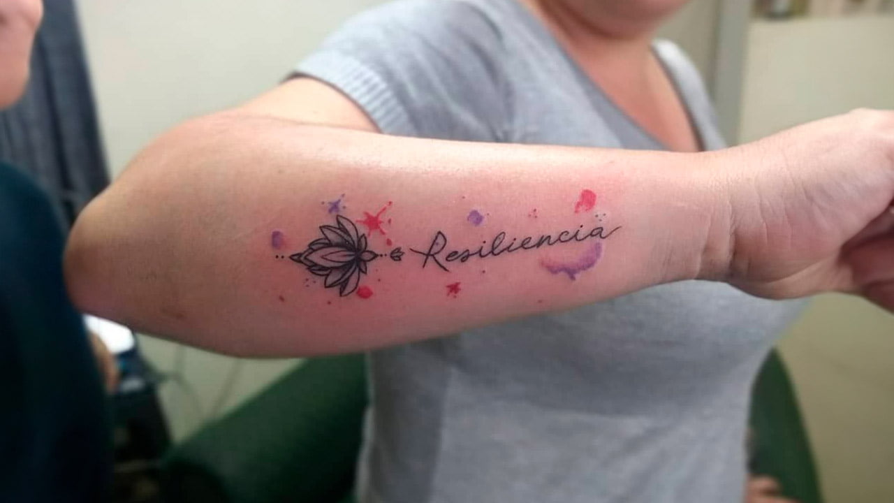 tatuajes de resiliencia y flor de loto 6