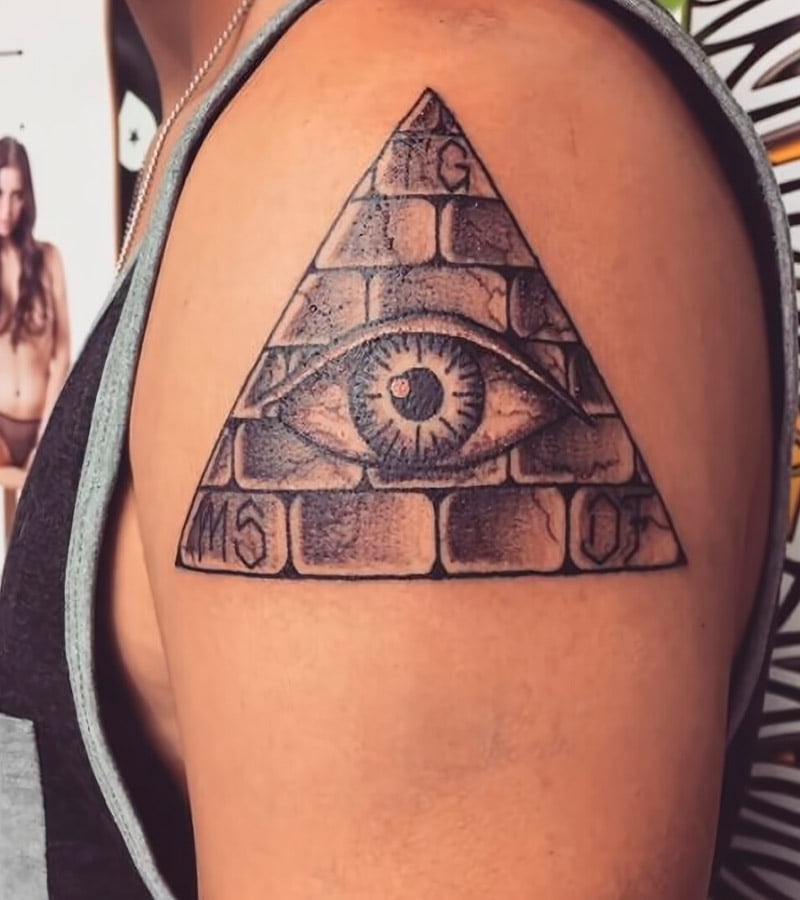 tatuajes de piramides con ojos 5